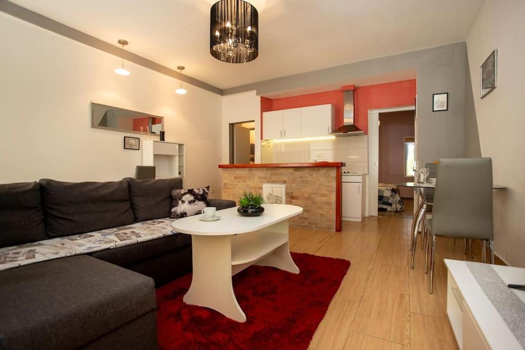 Apartman Den,Rovinj Oaza U Centru Grada I Besplatnim Parkingom Apartment Exterior photo